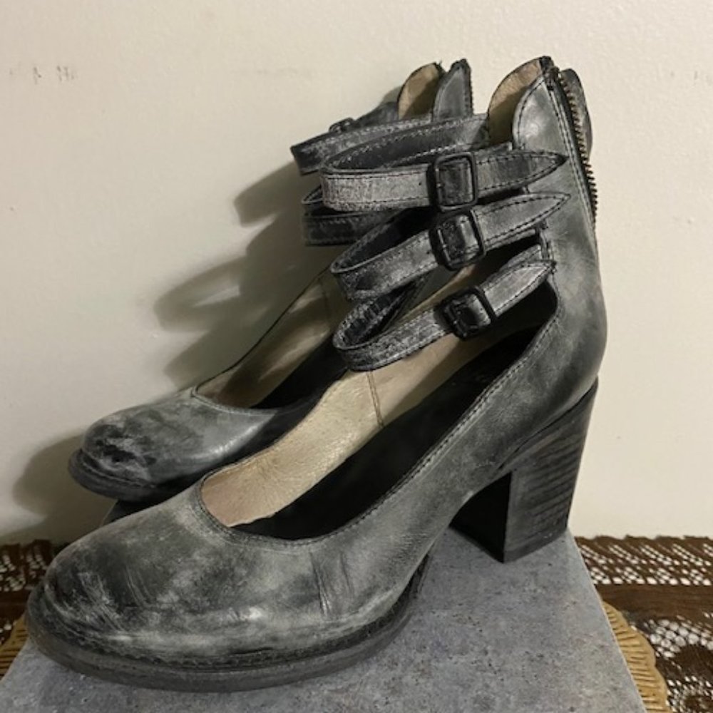 Black Leather size 7 Shoe Freebird by Steven